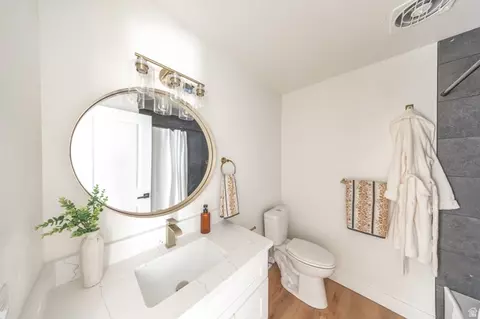 Bath - 1873 S 775 E, Bountiful, UT 84010 photo 1 of 2