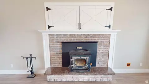 Living - 273 S 2580 E, Spanish Fork, UT 84660 photo 5 of 9