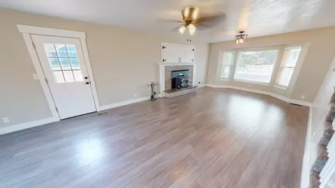 Living - 273 S 2580 E, Spanish Fork, UT 84660 photo 3 of 9