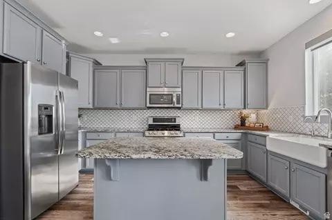 Kitchen - 7822 N Copperbend Rd, Eagle Mountain, UT 84005 photo 1 of 2