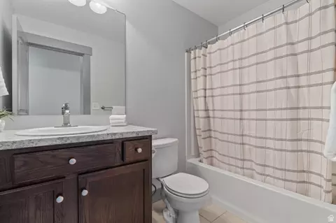Bath - 7822 N Copperbend Rd, Eagle Mountain, UT 84005 photo 1 of 3