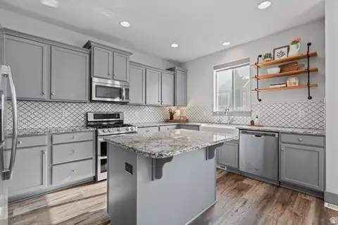 Kitchen - 7822 N Copperbend Rd, Eagle Mountain, UT 84005 photo 2 of 2