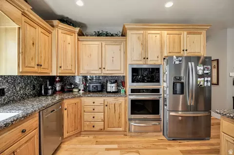 Kitchen - 770 Eagleview Dr, Providence, UT 84332 photo 2 of 4