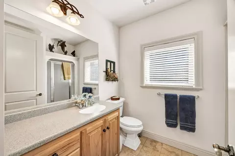 Bath - 770 Eagleview Dr, Providence, UT 84332 photo 2 of 3
