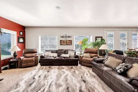 Living - 770 Eagleview Dr, Providence, UT 84332 photo 2 of 3