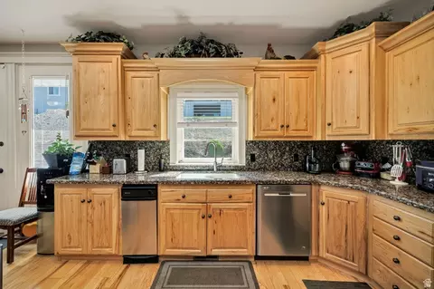 Kitchen - 770 Eagleview Dr, Providence, UT 84332 photo 3 of 4