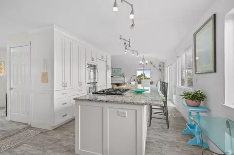 Kitchen - 671 E Chelsea Dr S, Bountiful, UT 84010 photo 2 of 4
