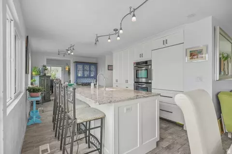 Kitchen - 671 E Chelsea Dr S, Bountiful, UT 84010 photo 3 of 4