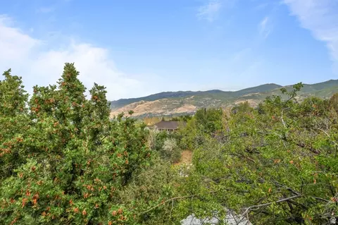 Exterior - 671 E Chelsea Dr S, Bountiful, UT 84010 photo 7 of 11
