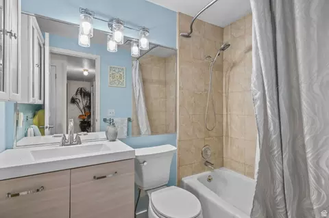 Bath - 671 E Chelsea Dr S, Bountiful, UT 84010 photo 2 of 5