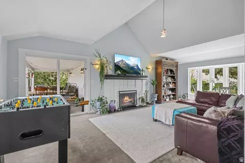 Living - 671 E Chelsea Dr S, Bountiful, UT 84010 photo 4 of 5