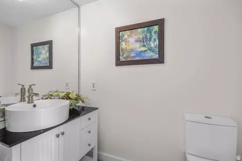 Bath - 671 E Chelsea Dr S, Bountiful, UT 84010 photo 1 of 5
