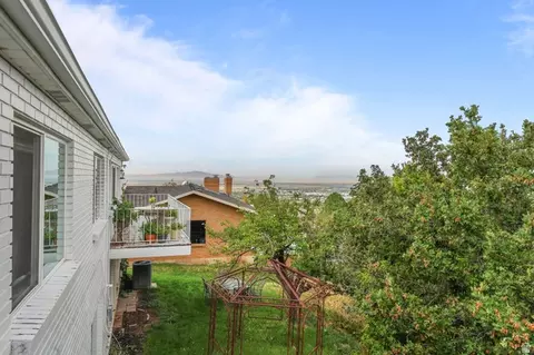 Exterior - 671 E Chelsea Dr S, Bountiful, UT 84010 photo 6 of 11