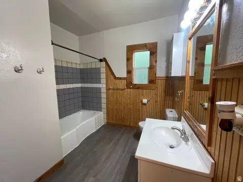 Bath - 4540 Dingle Rd, Dingle, ID 83233 photo 1 of 2