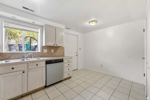 Kitchen - 620 E 950 S, Clearfield, UT 84015 photo 1 of 2