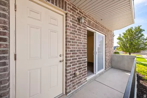 Exterior - 104 E Resaca Dr # E1, Sandy, UT 84070 photo 2 of 5