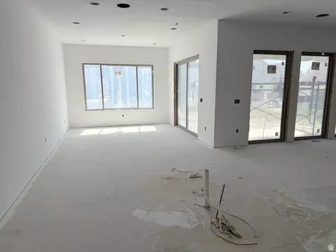 Living - 208 E 400 S, Mapleton, UT 84664 photo 4 of 5