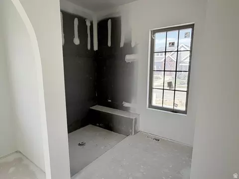 Bath - 208 E 400 S, Mapleton, UT 84664 photo 1 of 1