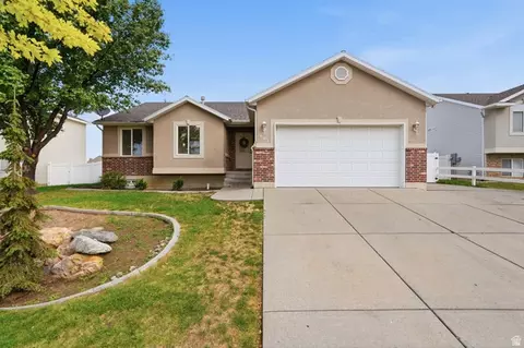 Exterior - 603 E 2050 S, Clearfield, UT 84015 photo 2 of 4