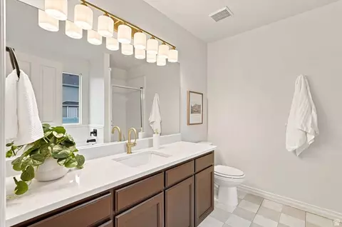 Bath - 603 E 2050 S, Clearfield, UT 84015 photo 2 of 4