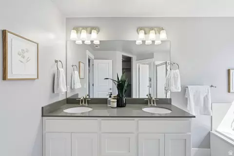 Bath - 4936 W Red Ruby Ln, Herriman, UT 84096 photo 2 of 6