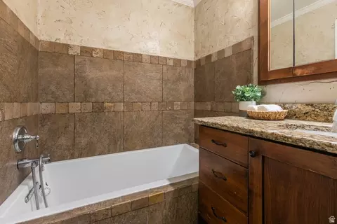 Bath - 1360 N Nola Dr E, Centerville, UT 84014 photo 2 of 3