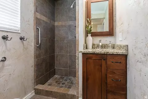 Bath - 1360 N Nola Dr E, Centerville, UT 84014 photo 1 of 3