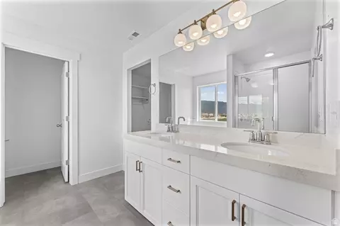 Bath - 3289 N Pronghorn Dr, Eagle Mountain, UT 84005 photo 2 of 5
