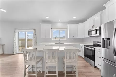 Kitchen - 3289 N Pronghorn Dr, Eagle Mountain, UT 84005 photo 2 of 6