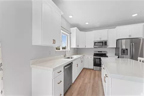Kitchen - 3289 N Pronghorn Dr, Eagle Mountain, UT 84005 photo 1 of 6