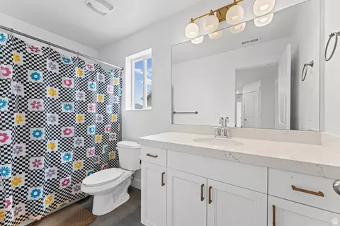 Bath - 3289 N Pronghorn Dr, Eagle Mountain, UT 84005 photo 4 of 5