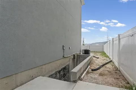 Exterior - 3289 N Pronghorn Dr, Eagle Mountain, UT 84005 photo 3 of 6
