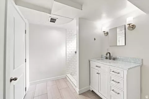Bath - 721 E 50 S, Provo, UT 84606 photo 3 of 4