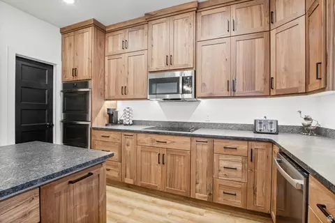 Kitchen - 846 E Steam Engine Dr, Brian Head, UT 84719 photo 3 of 4