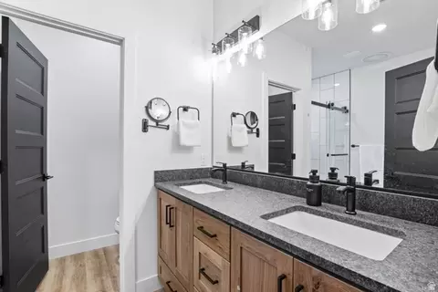 Bath - 846 E Steam Engine Dr, Brian Head, UT 84719 photo 3 of 6