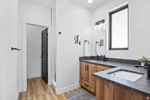 Bath - 846 E Steam Engine Dr, Brian Head, UT 84719 photo 5 of 6