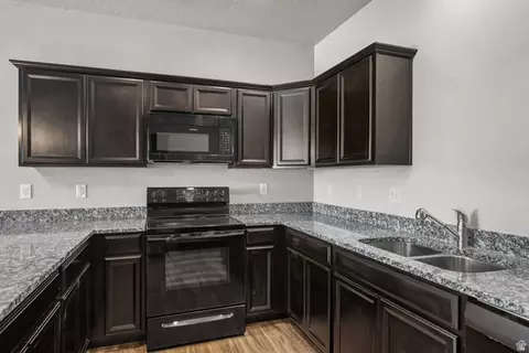 Kitchen - 686 E 330 N, Vineyard, UT 84059 photo 3 of 4