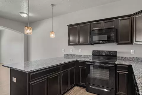 Kitchen - 686 E 330 N, Vineyard, UT 84059 photo 4 of 4