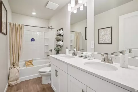 Bath - 7079 N Obsidian Way, Eagle Mountain, UT 84005 photo 4 of 4