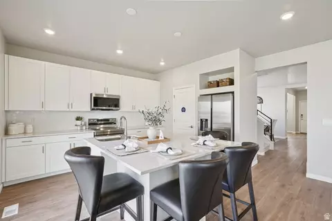 Kitchen - 7079 N Obsidian Way, Eagle Mountain, UT 84005 photo 3 of 5