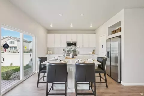 Kitchen - 7079 N Obsidian Way, Eagle Mountain, UT 84005 photo 2 of 5