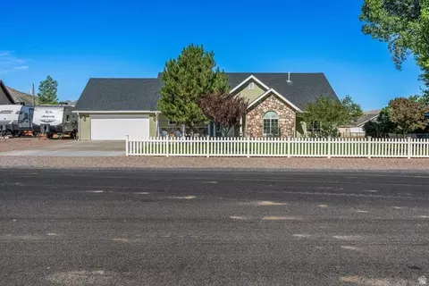 Exterior - 514 S 200 E, Enterprise, UT 84725 photo 2 of 6