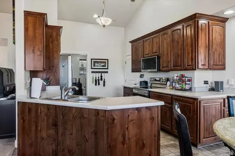 Kitchen - 514 S 200 E, Enterprise, UT 84725 photo 2 of 2