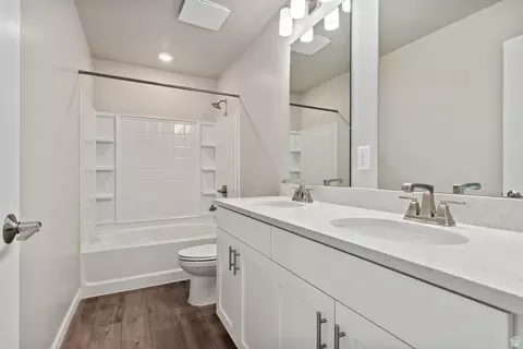 Bath - 7102 N Cairns Way, Eagle Mountain, UT 84005 photo 3 of 3