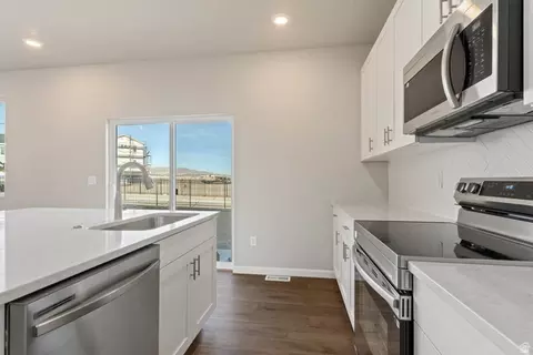 Kitchen - 7102 N Cairns Way, Eagle Mountain, UT 84005 photo 1 of 4