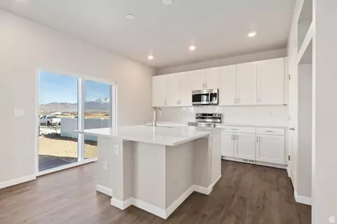 Kitchen - 7102 N Cairns Way, Eagle Mountain, UT 84005 photo 2 of 4