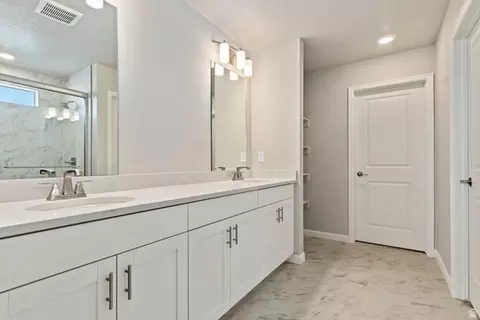 Bath - 7102 N Cairns Way, Eagle Mountain, UT 84005 photo 2 of 3