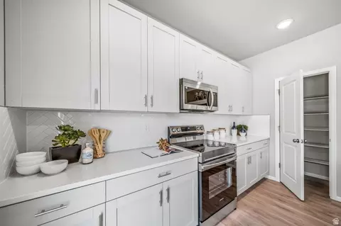Kitchen - 7084 N Cairns Way, Eagle Mountain, UT 84005 photo 2 of 3
