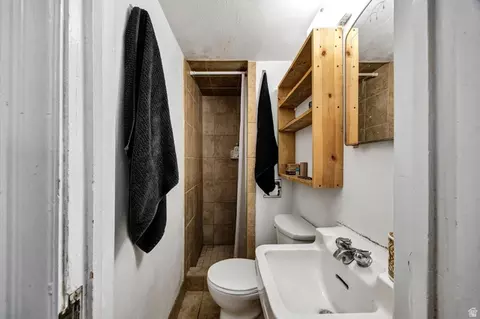 Bath - 285 N 300 E, Logan, UT 84321 photo 3 of 3