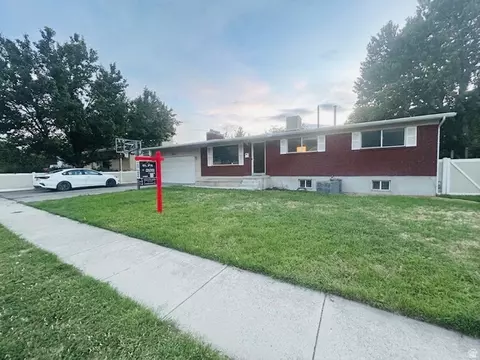 6824 S Nye Dr, Cottonwood Heights, UT 84121
